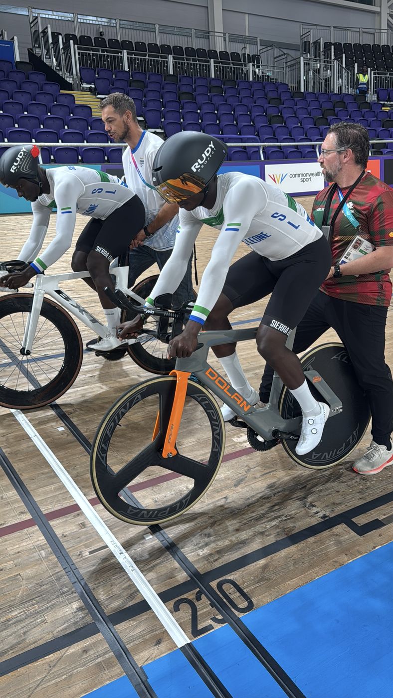 Ibrahim Jalloh at the start gate, Commonwealth Games track
